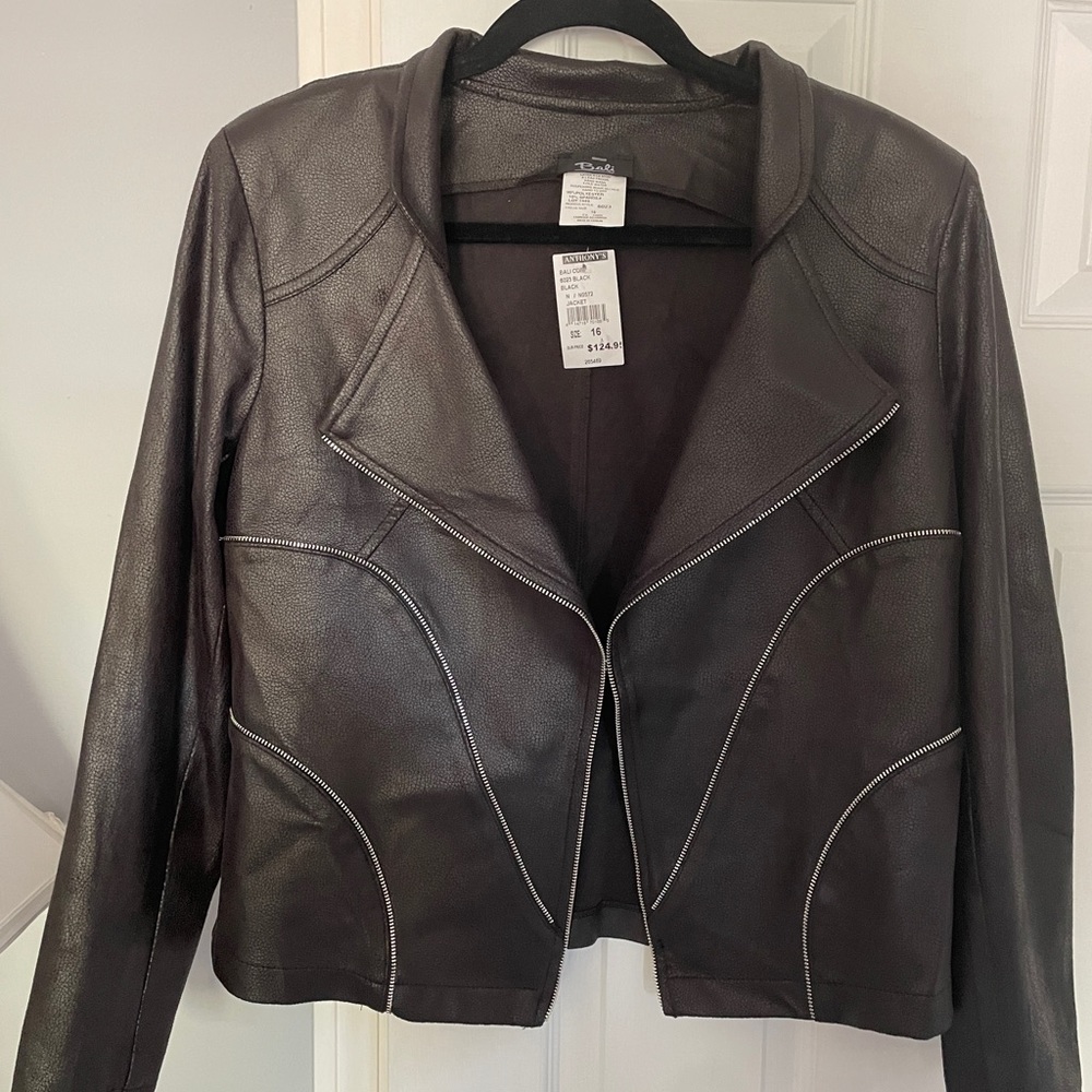 Bali Jacket in black with zipper detail